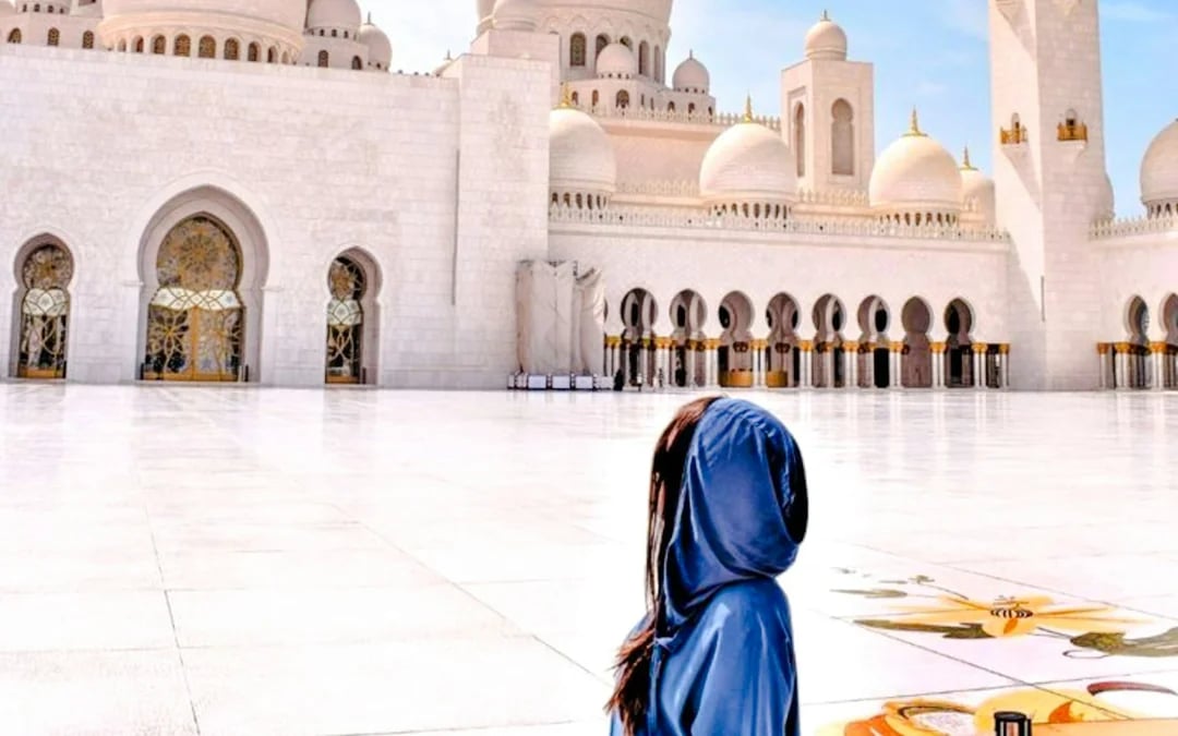 Abu Dhabi City Tour with Entry to Sheikh Zayed Grand Mosque, Qasr Al Watan & Louvre Abu Dhabi and Transfers Image 4