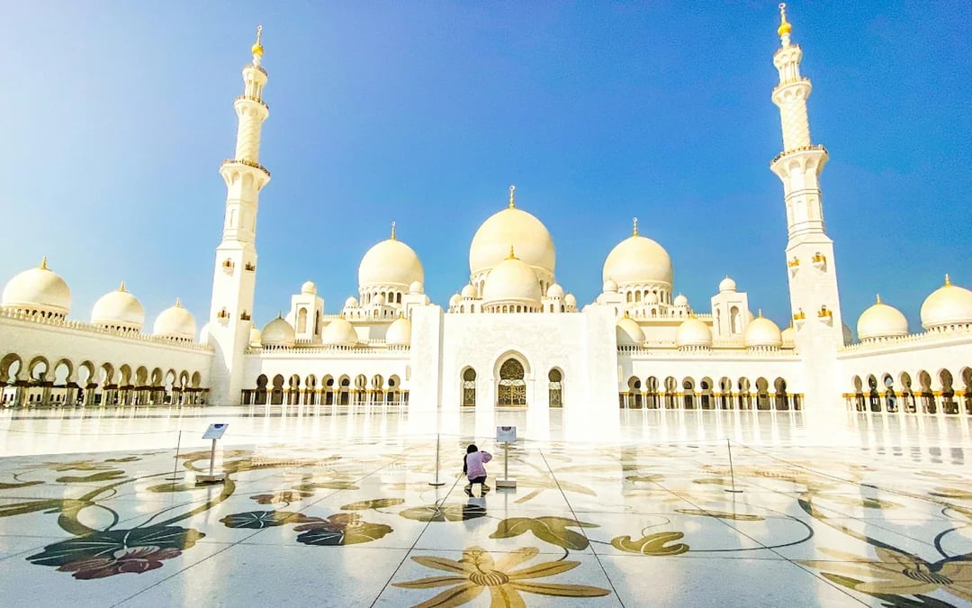 Abu Dhabi City Tour with Sheikh Zayed Grand Mosque and Qasr Al Watan Entry Image 5
