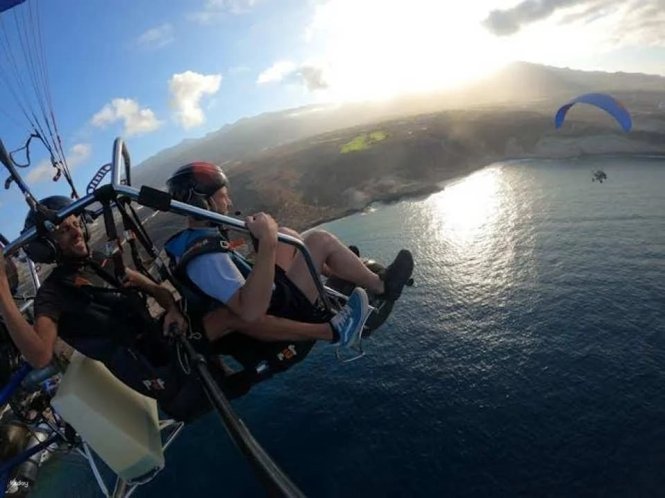 Acrobatic paratrike flight over Tenerife