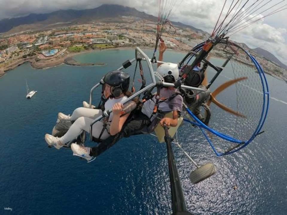 Acrobatic paratrike flight over Tenerife