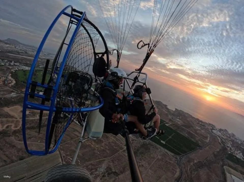 Acrobatic paratrike flight over Tenerife