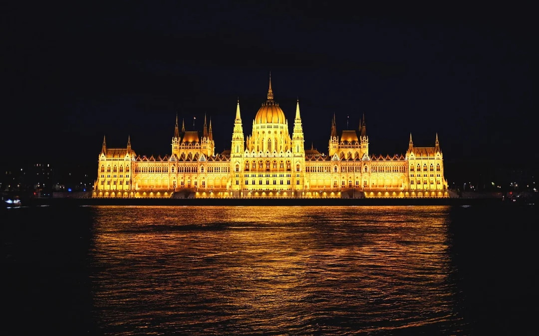After-Dark Bucharest Sightseeing Tour Image 2