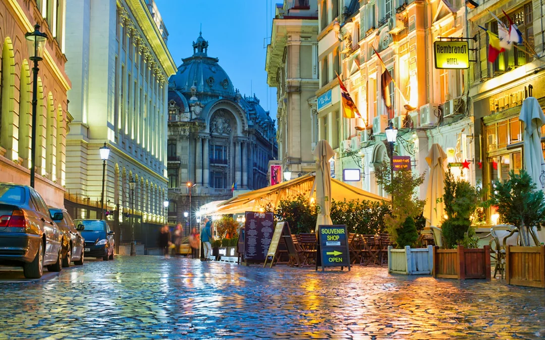 After-Dark Bucharest Sightseeing Tour Image 3