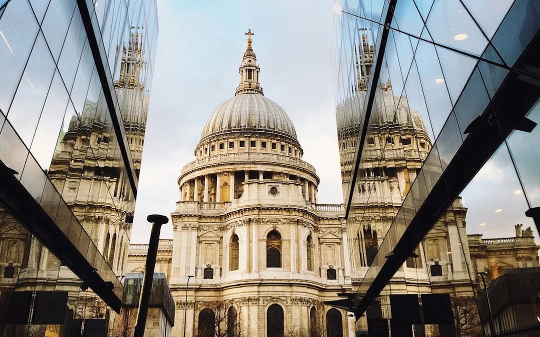 Afternoon Tea Sightseeing Tour with PG Tips (Lower deck) & London Eye Image 1