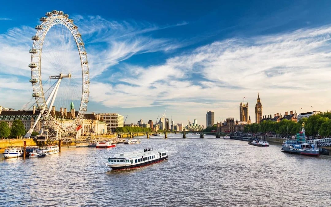 Afternoon Tea Sightseeing Tour with PG Tips - Upper deck Image 7