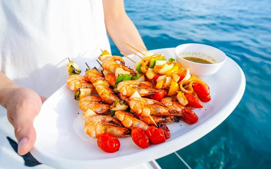 Airlie Beach: Whitsunday Islands Sail, SUP & Snorkel Premium Cruise with Lunch Image 8