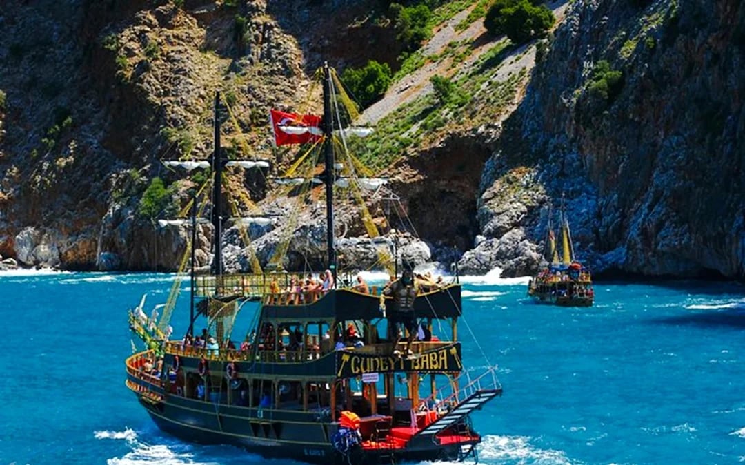 Alanya Pirate Boat Cruise with Hotel Transfer, Lunch and Soft Drinks Image 4