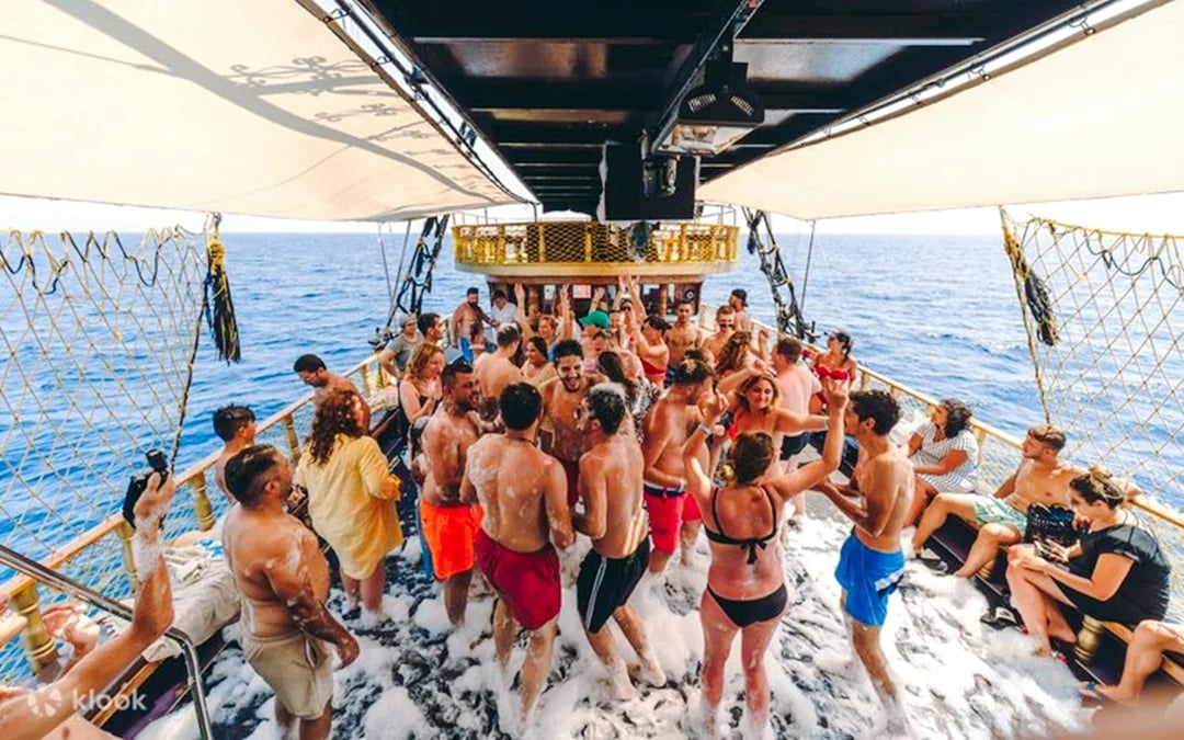Alanya Pirate Boat Cruise with Hotel Transfer, Lunch and Soft Drinks Image 9