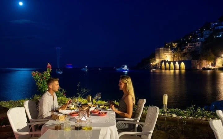 Alanya Seafront Dinner Experience at a Beachside Restaurant Image 1