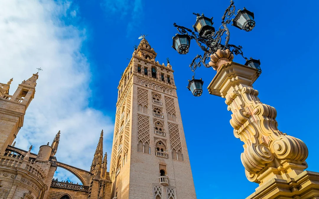 Alcázar of Seville + Seville Cathedral + La Giralda Skip-the-Line Guided Tour Image 3