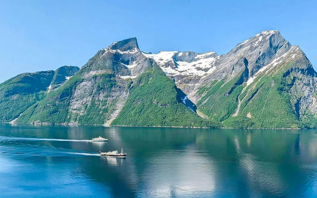 Alesund–Geiranger Fjord Sightseeing Cruise & Bus Tour Image 9