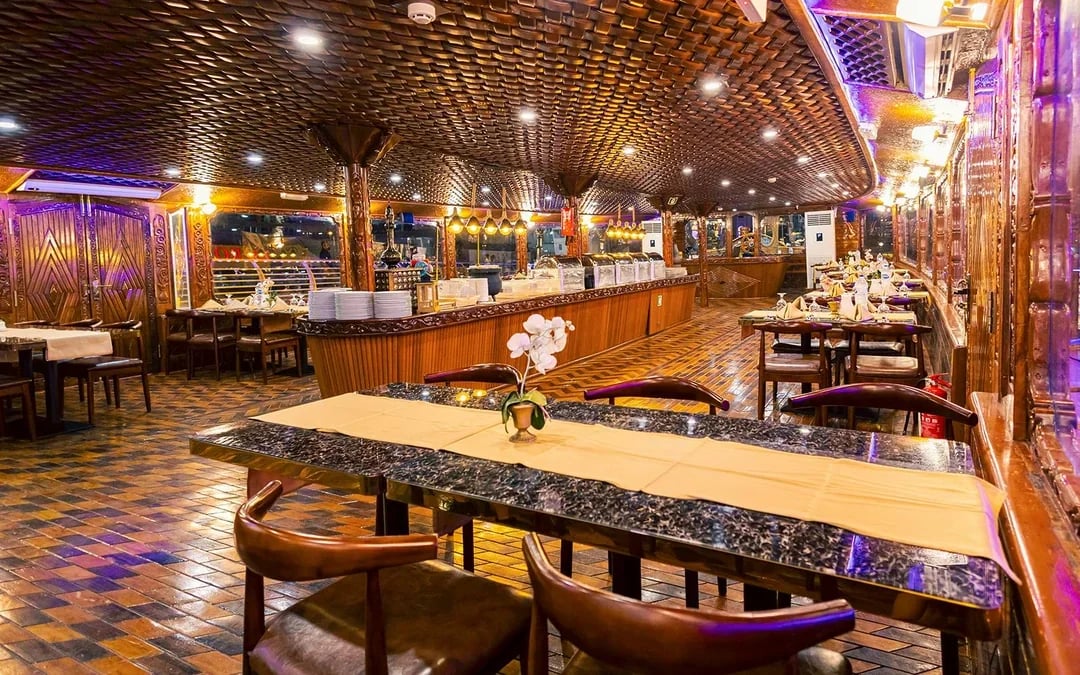 Alexandra VIP Dhow Marina Cruise with Dinner and Entertainment Image 6