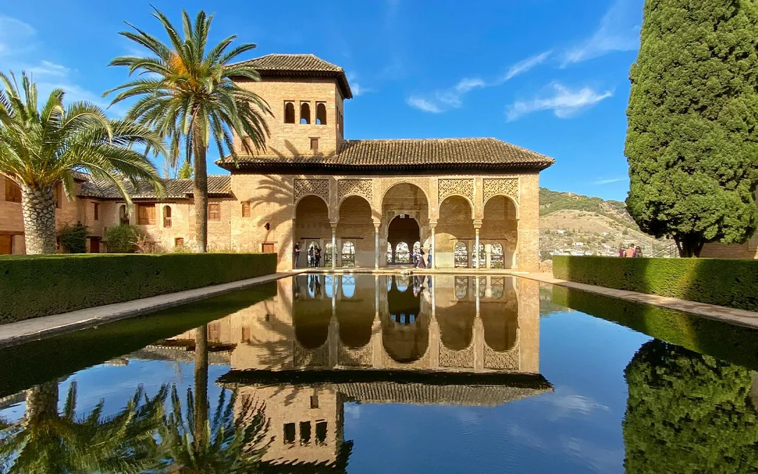 Alhambra & Nasrid Palaces Guided Tour without Entry Tickets Image 1