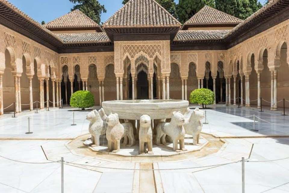 Alhambra guided tour and tickets to the Science Park of Granada