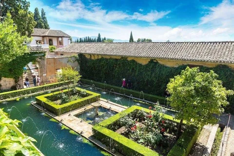 Alhambra guided tour and tickets to the Science Park of Granada