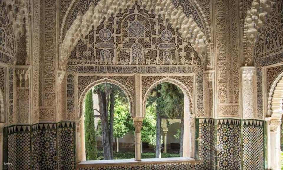 Alhambra guided tour with Arabian baths tickets