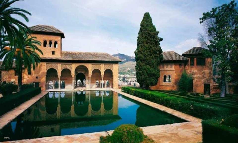 Alhambra guided tour with Arabian baths tickets