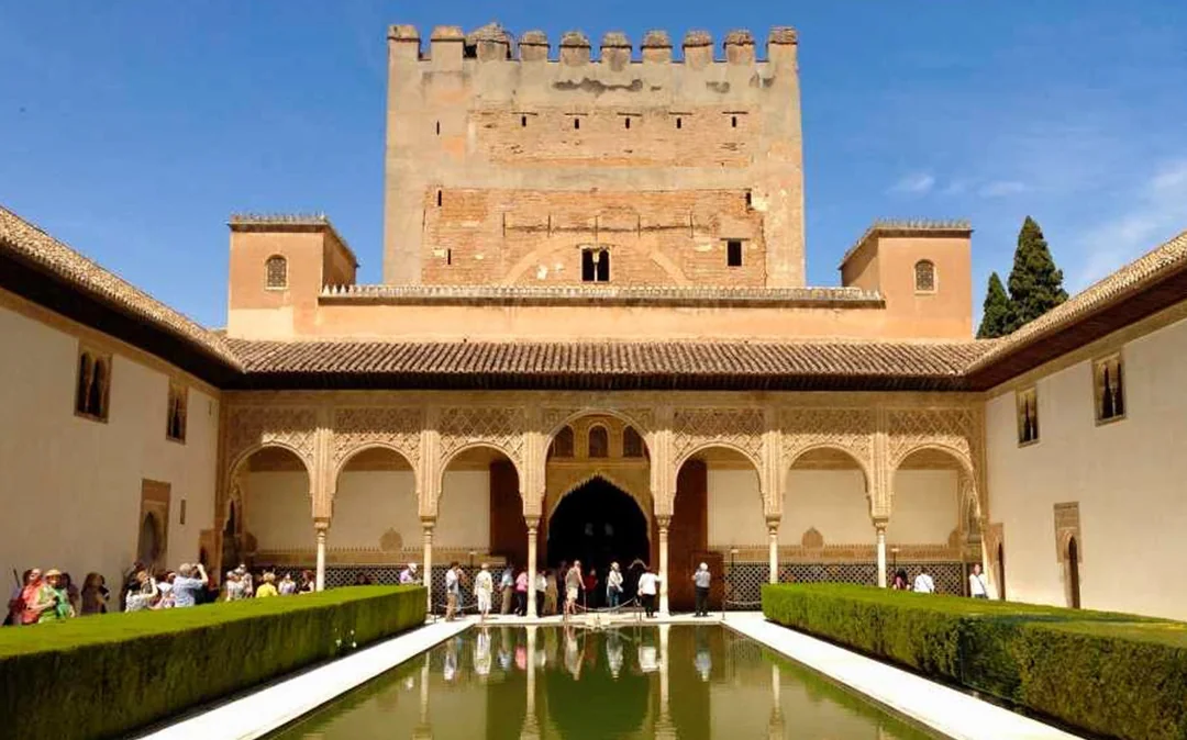 Alhambra Premium Skip-the-Line Guided Tour with Nasrid Palaces Image 2