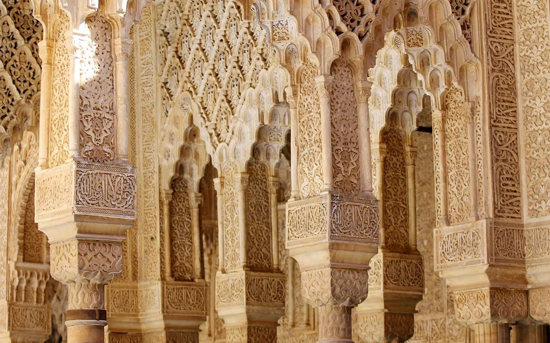 Alhambra Premium Skip-the-Line Guided Tour with Nasrid Palaces Image 3