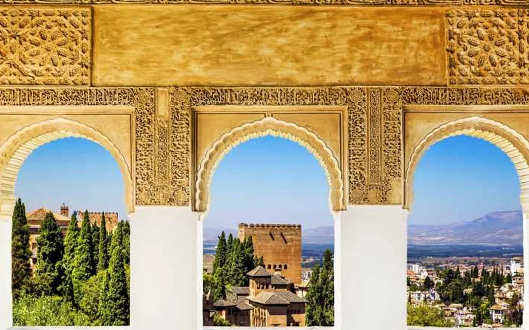 Alhambra Premium Skip-the-Line Guided Tour with Nasrid Palaces Image 4