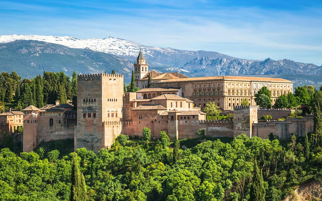 Alhambra Skip-the-Line Guided Tour with Nasrid Palaces Image 1