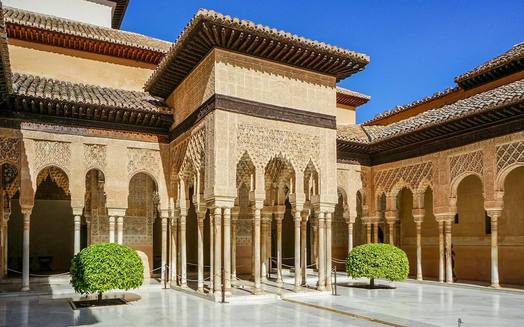 Alhambra Skip-the-Line Guided Tour with Nasrid Palaces Image 3