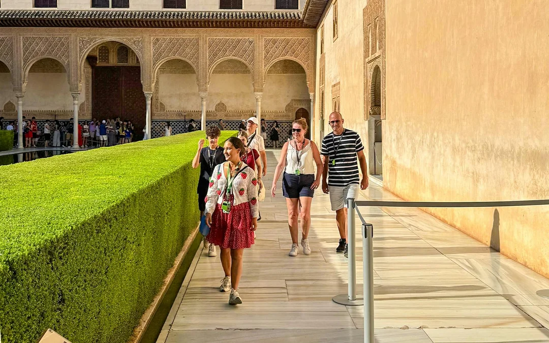 Alhambra Skip-the-Line Guided Tour Without Nasrid Palaces Image 1