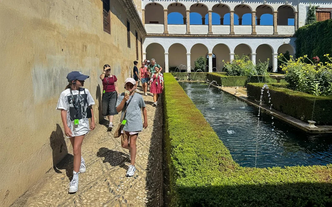 Alhambra Skip-the-Line Guided Tour Without Nasrid Palaces Image 4