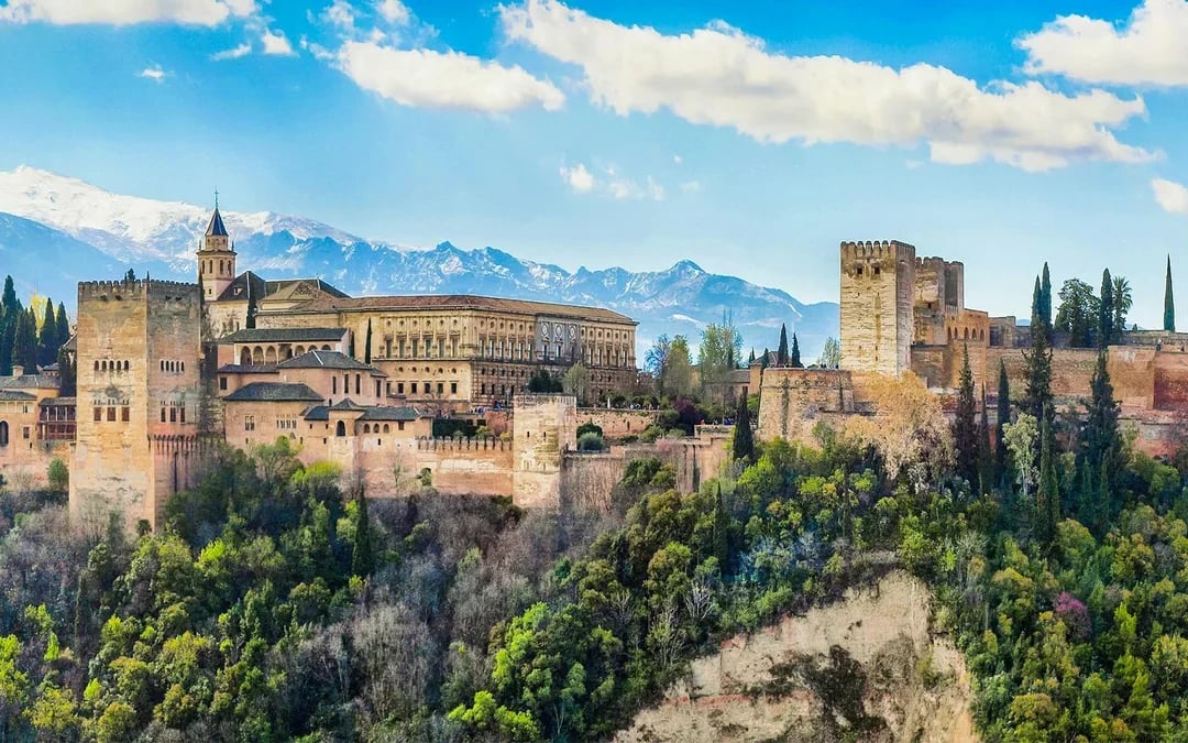 Alhambra Skip-the-Line Guided Tour Without Nasrid Palaces Image 7