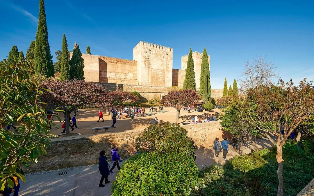 Alhambra Skip-the-Line Guided Tour Without Nasrid Palaces Image 8