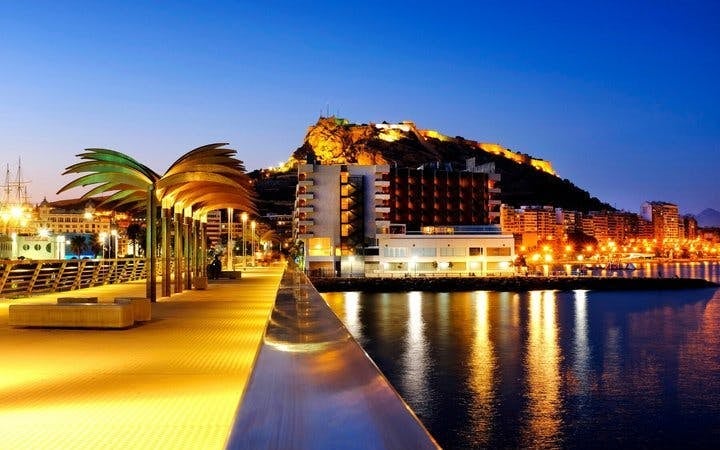Alicante Self-Guided Walking Tour on Mobile App Image 4