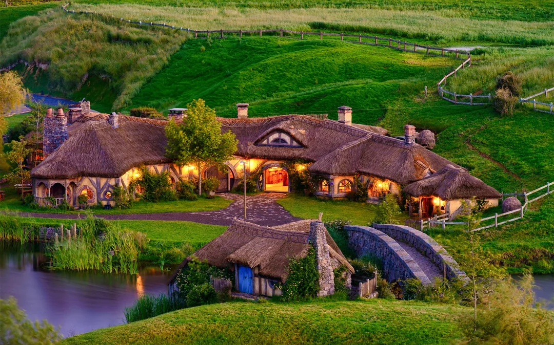 [All Inclusive] From Auckland: Hobbiton, Rotorua, Te Puia & Maori Culture Guided Tour Image 3