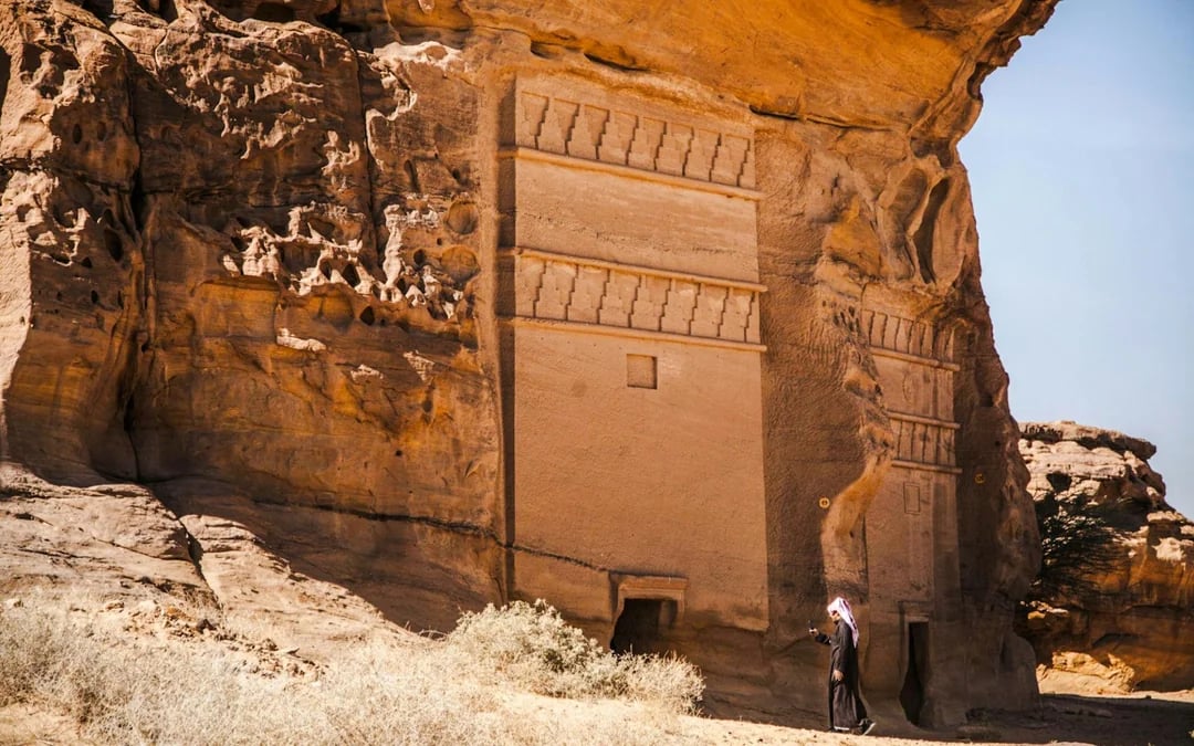AlUla Guided Tour with Hotel Pickup: Hegra Maraya Oasis and AlUla Lookout Image 1