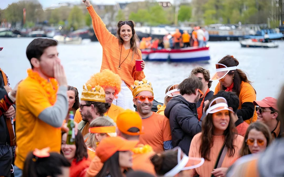Amsterdam: 1.5-Hour King's Day Party Cruise with Unlimited Drinks & Music Image 1