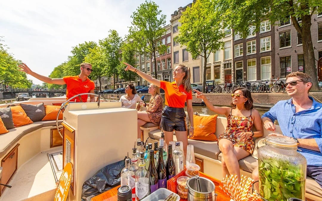 Amsterdam: 1-Hour Adult-Only Luxury Electric Boat Canal Cruise with Optional Unlimited Drinks Image 2