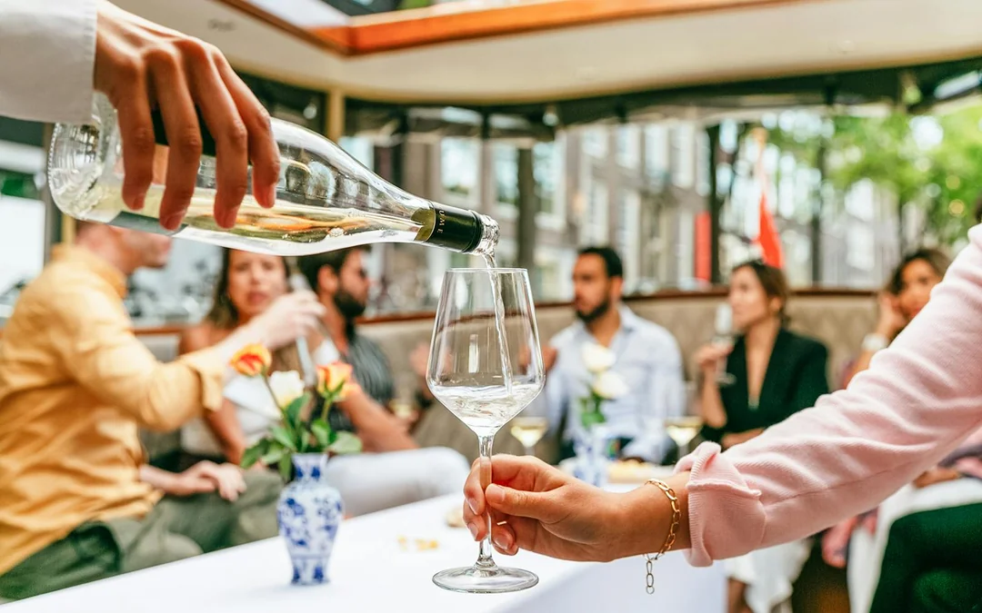 Amsterdam: 1-Hour Adult-Only Luxury Electric Boat Canal Cruise with Optional Unlimited Drinks Image 3