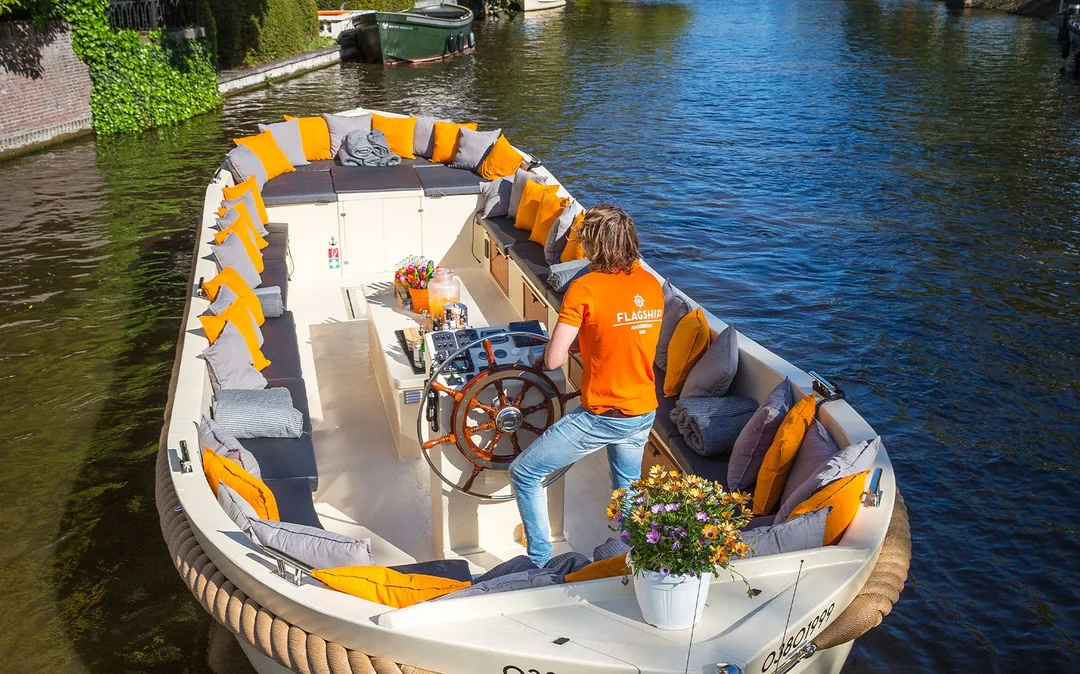 Amsterdam: 1-Hour Adult-Only Luxury Electric Boat Canal Cruise with Optional Unlimited Drinks Image 4