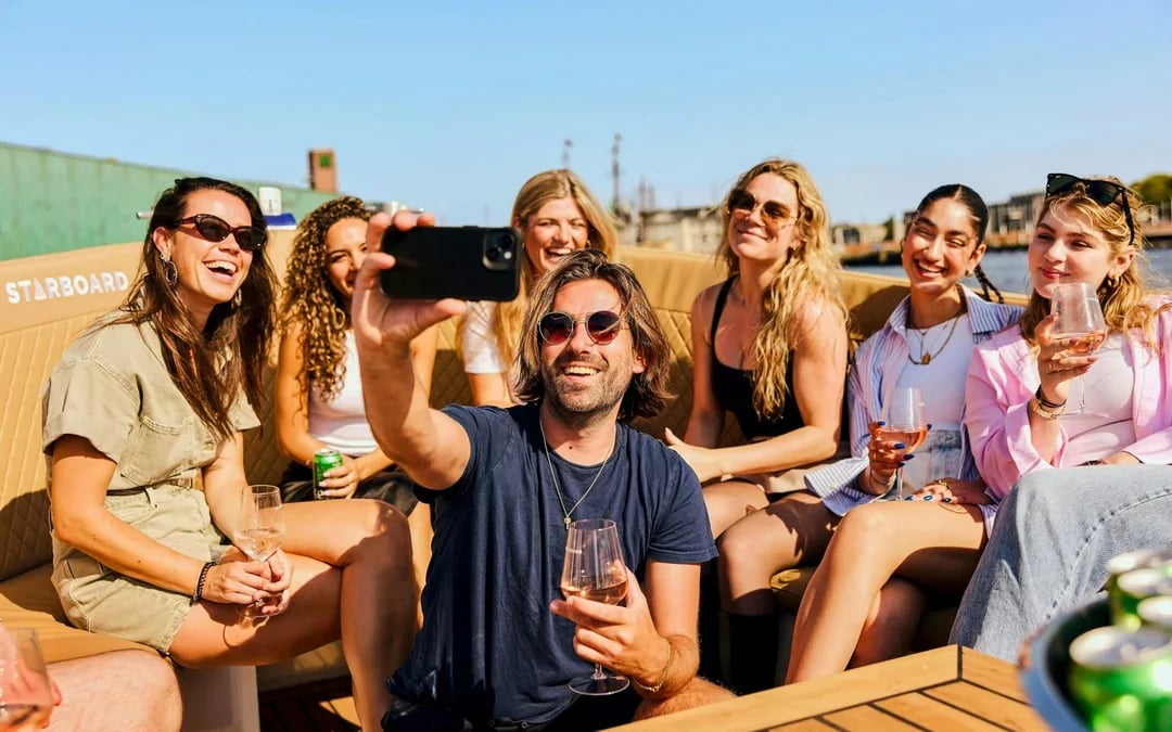 Amsterdam: 1-Hour Adults-Only Booze Cruise with Unlimited Drinks Option Image 7