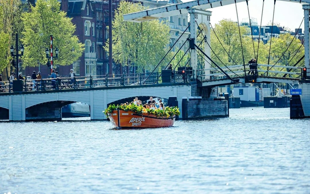 Amsterdam: 1-Hour Aperol Spritz Cruise on Open Boat Image 5