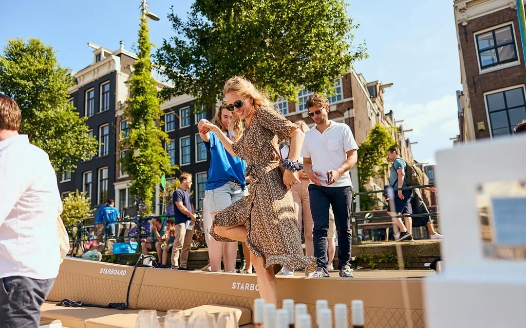 Amsterdam: 1-Hour Booze Cruise on Luxury Electric Boat Image 2