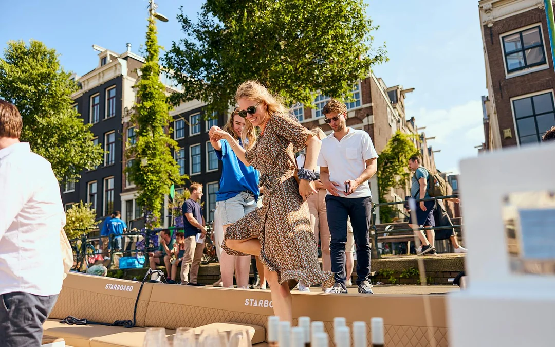 Amsterdam: 1-Hour Booze Cruise on Luxury Electric Boat Image 2