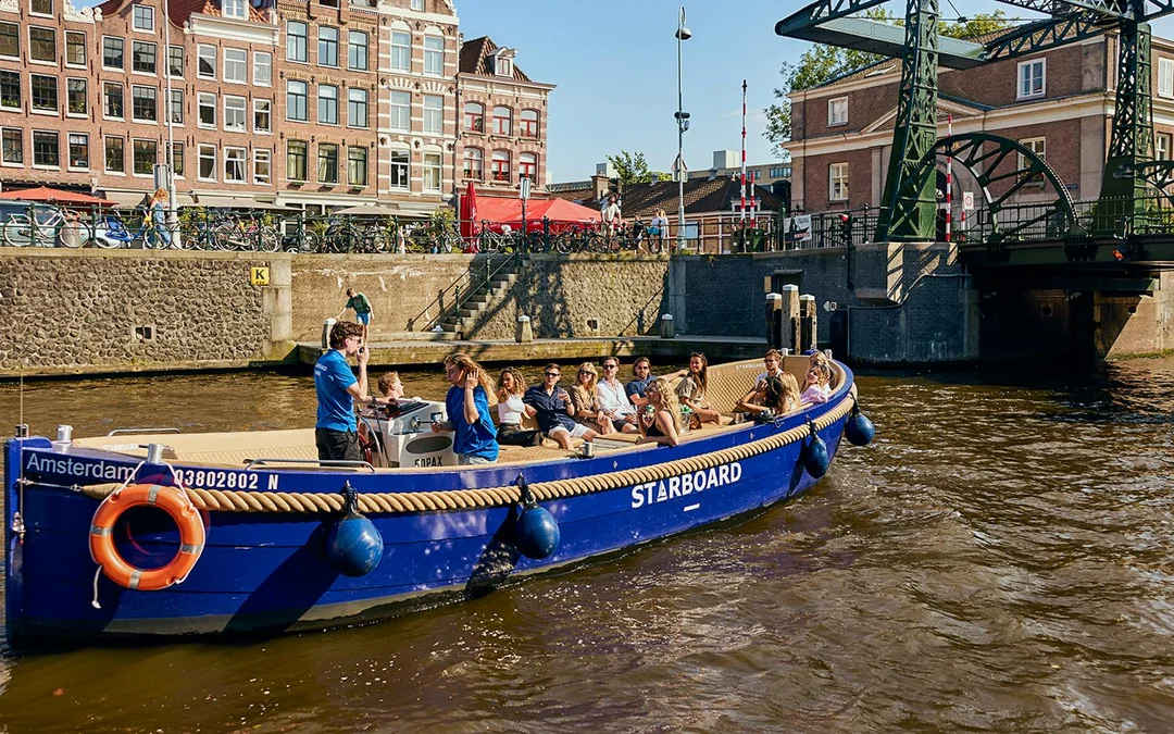 Amsterdam: 1-Hour Booze Cruise on Luxury Electric Boat Image 3