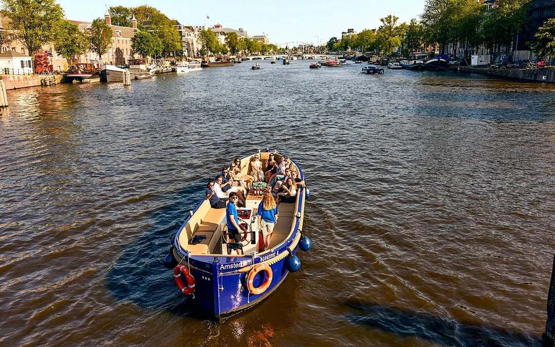 Amsterdam: 1-Hour Booze Cruise on Luxury Electric Boat Image 7