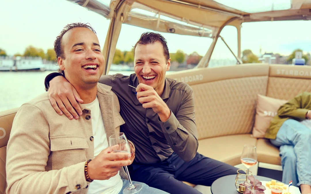 Amsterdam: 1-Hour Canal Cruise with Unlimited Drinks Option Image 4