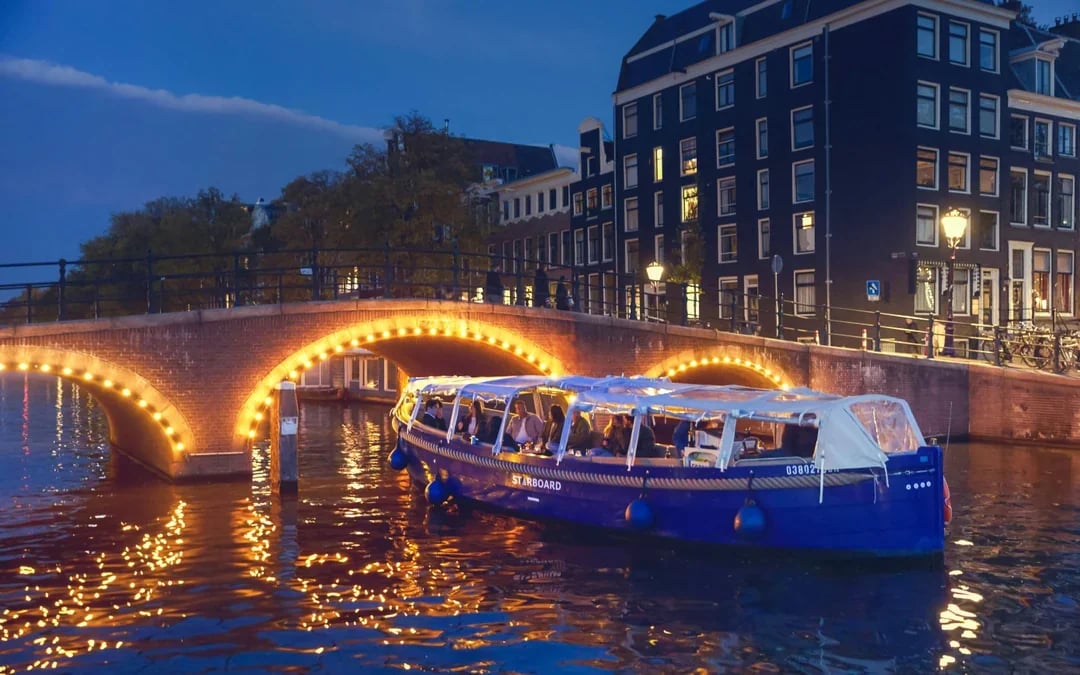 Amsterdam: 1-Hour Canal Cruise with Unlimited Drinks Option Image 5