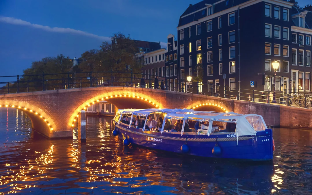 Amsterdam: 1-Hour Canal Cruise with Unlimited Drinks Option Image 5