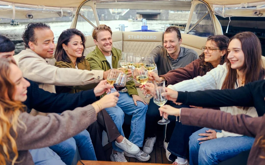 Amsterdam: 1-Hour Canal Cruise with Unlimited Drinks Option Image 6