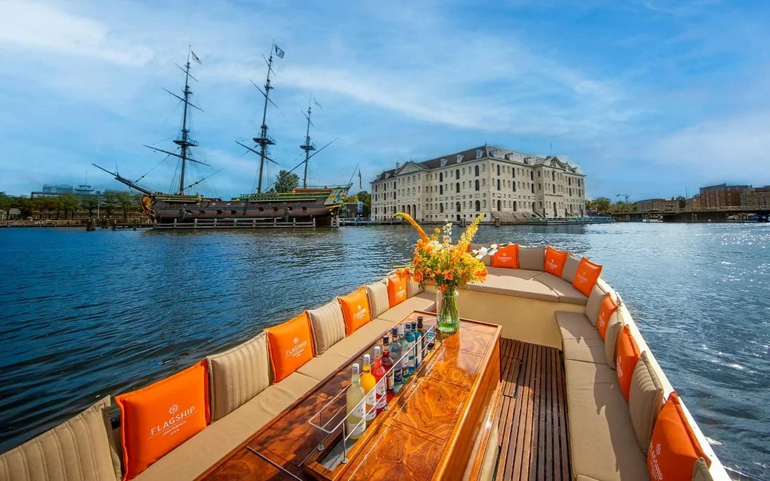 Amsterdam: 1-Hour Canal Cruise with Unlimited Drinks Option Image 7