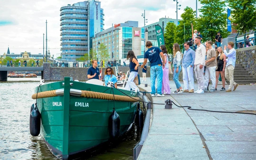 Amsterdam: 1-Hour Canal Cruise with Unlimited Drinks Option Image 9