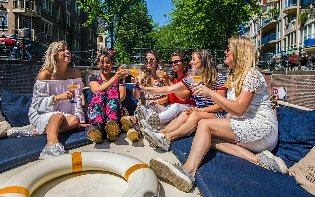 Amsterdam: 1-Hour Luxury Canal Cruise on Electric Boat with Onboard Bar Image 1